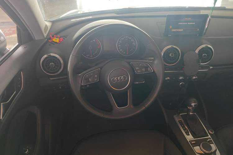 Used Audi A3 2020 Sportback 35 TFSI Fashion Edition China VI Emission Standard Steering Wheel