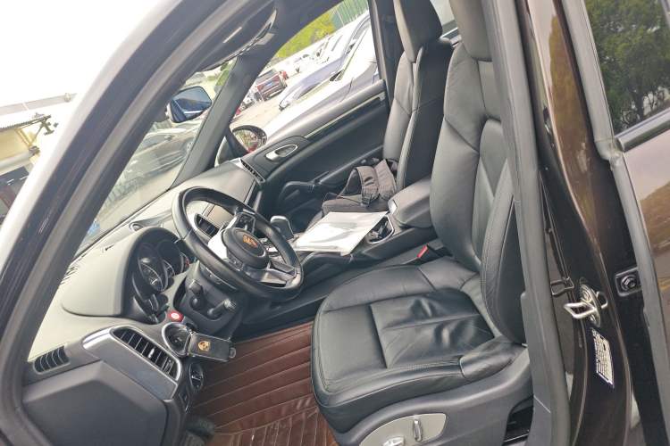 Used Porsche Cayenne  Left Front Seat