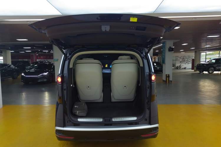 Used Denza D9 2024 PIONEER Four-Seat Pioneer Edition