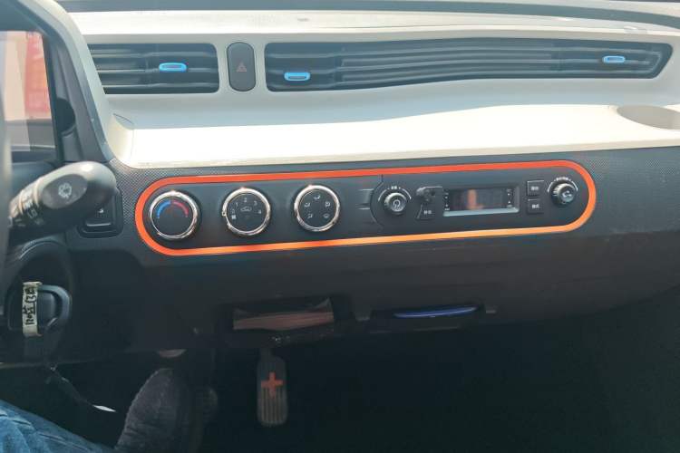 Used Wuling Hongguang MINIEV 2022 Easy Version Lithium Iron Phosphate Audio And AC Panel