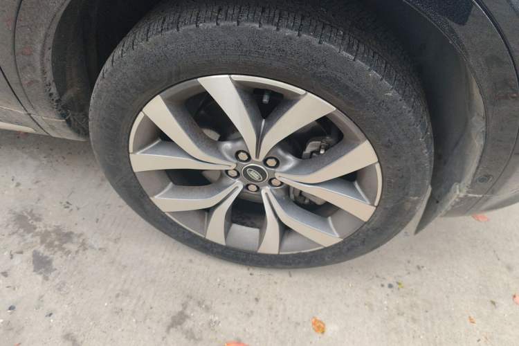 Used Land Rover Discovery Sport 2024 Luxury Custom Edition Right Front Wheel Hub