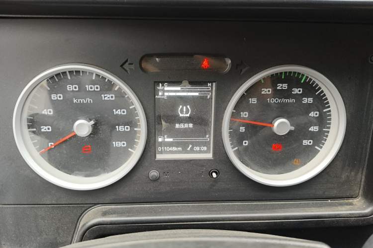 Used Iveco Daily 2021 2.5T A35 M1 Passenger Van 5-9 Seats Short Wheelbase Low Roof Single Tire Manual Doors
