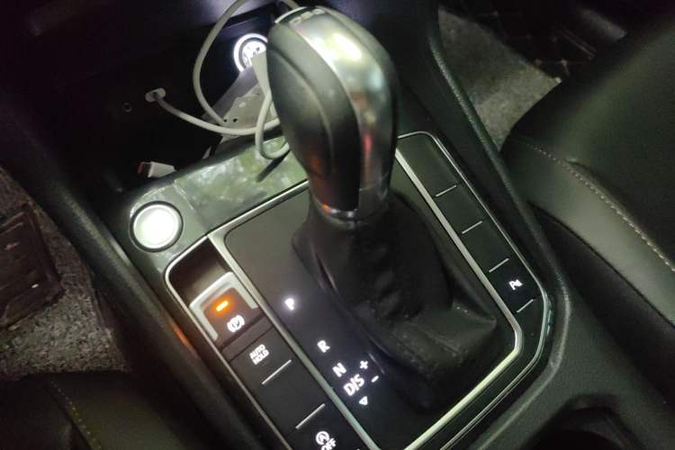 Used Volkswagen Golf Sportsvan 2018 280TSI Automatic Luxury Model Gear Lever