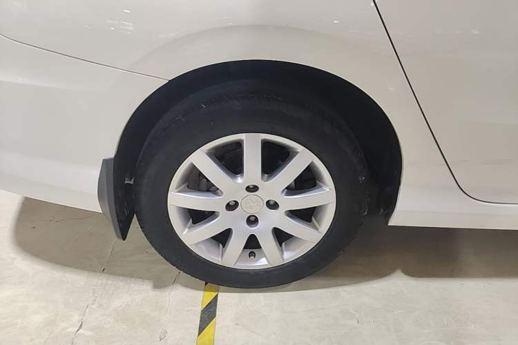 Used Peugeot 308 2014 Enjoyment Edition Classic 1.6L Automatic Fashion Model Right Rear Wheel Hub