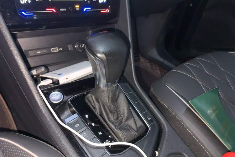 Used Volkswagen Tiguan L 2022 330TSI Automatic Two-Wheel Drive Smart Edition Gear Lever
