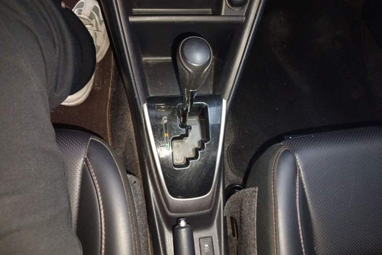 Used Toyota YARiS L Zhi Xuan 2022 X-Trail 1.5L CVT Luxury PLUS Edition Gear Lever