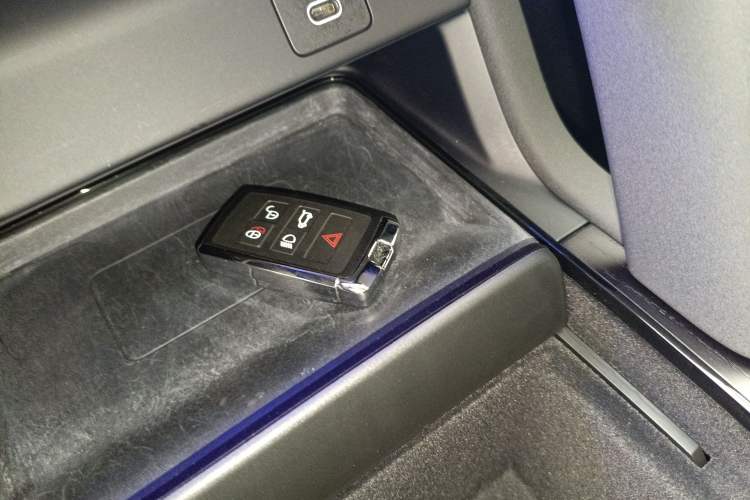 Used Land Rover Discovery Sport 2024 Luxury Custom Edition Vehicle Key