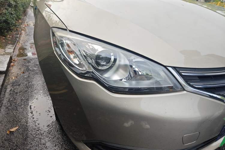 Used Roewe 360 2015 1.5L Automatic Luxury Edition Right Front Headlight