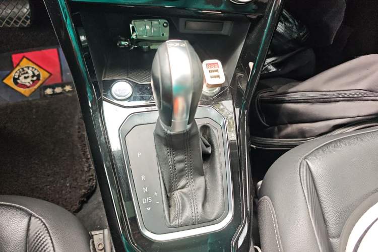 Used Volkswagen T-ROC 2018 280TSI DSG Two-Wheel-Drive Comfort Version China V Standard Gear Lever