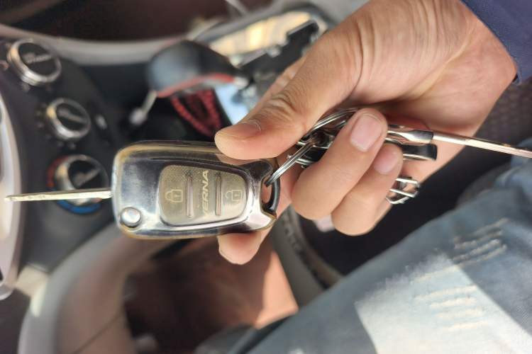 Used Hyundai Verna (older generation) 2014 1.4L Automatic Smart GLS Vehicle Key