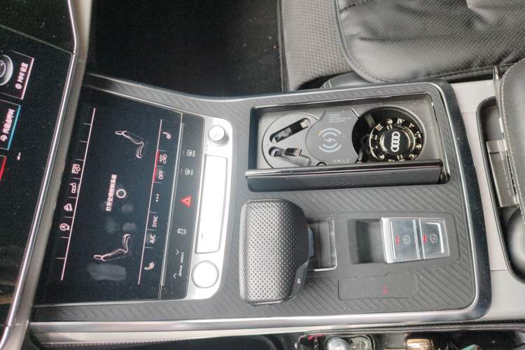 Used Audi Q8 2019 55 TFSI Prestige Dynamic Edition Gear Lever