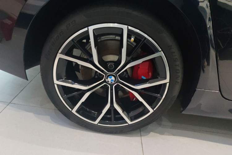 Used BMW 5 Series 2019 Restyled 530Li Luxury Edition M Sport Package Right Rear Wheel Hub