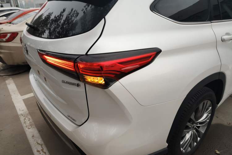 Used Toyota Highlander 2022 Dual-Engine 2.5L Four-Wheel Drive Prestige Version 7 Seats
