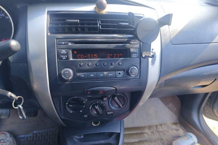 Used Nissan Livina 2015 1.6XE Manual Comfort Edition Audio And AC Panel