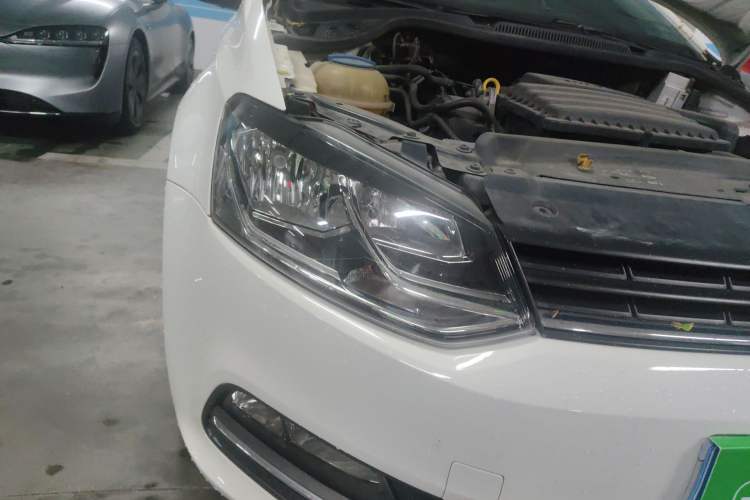 Used Volkswagen Polo 2016 1.6L Automatic Comfort Model Right Front Headlight