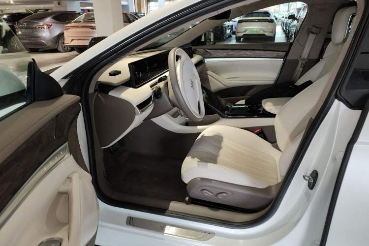 Used IM L7 2022 Dynamic Model Driver Seat