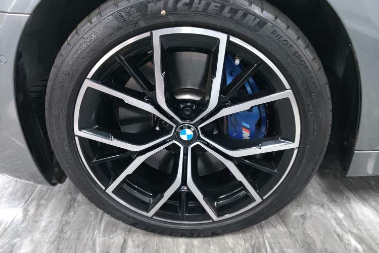 Used BMW 5 Series 2022 Second Facelift 540i Sport Line M Sport Package Exterior 4