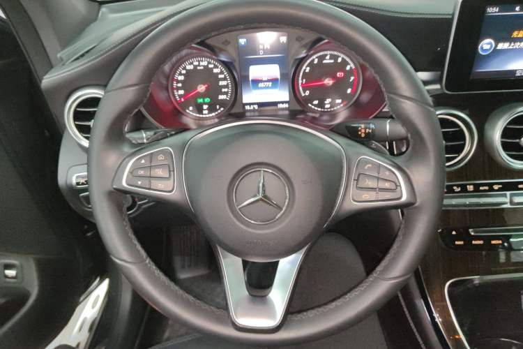 Used Mercedes-Benz GLC 2016 GLC 260 4MATIC Luxury Model Steering Wheel