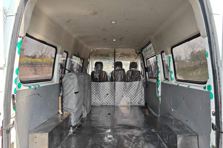 Used SAIC MAXUS Xintu V80 2019 2.5T Classic Model 6-Speed Manual Aotong Long Wheelbase Mid-Height 7-Seater