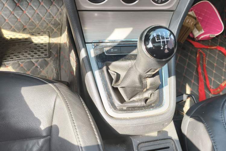 Used Volkswagen Lavida 2013 Restyled Classic 1.6L Manual Comfort Edition
