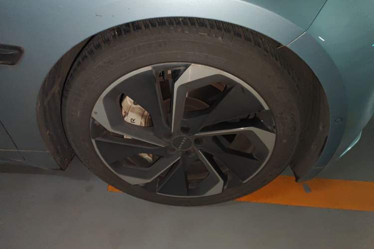 Used Zeekr 001 2021 Ultra-Long Range Dual-Motor YOU Version Right Front Wheel Hub