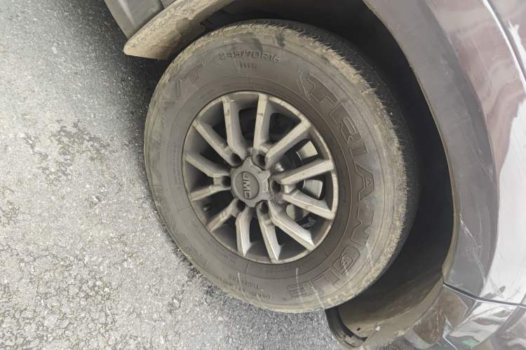 Used JMC Yuhu 3 2018 2.5T Diesel Two-Wheel Drive Advanced Version with Long Wheelbase Right Front Wheel Hub