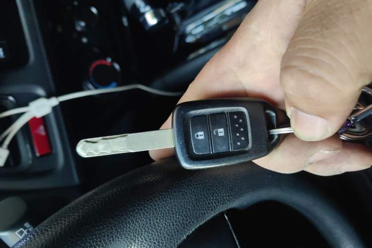 Used Honda Vezel 2015 1.5L CVT two-wheel drive Comfort trim Vehicle Key