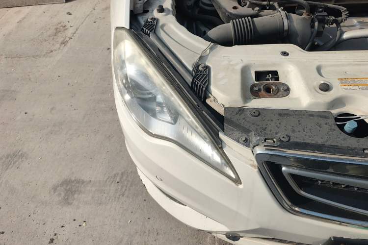 Used BAIC Senova D70 2013 2.0T Comfort Edition Right Front Headlight