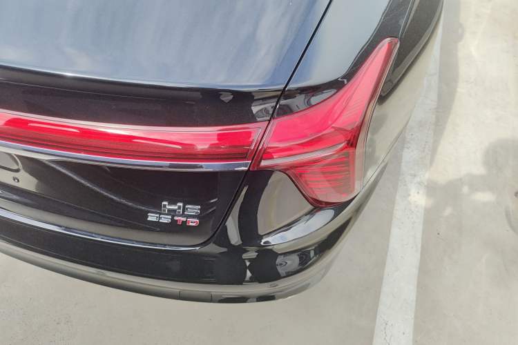 Used Hongqi H5 2024 1.5T DCT Smart Connect Flagship Edition Right Rear Taillight