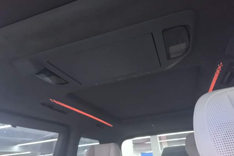 Used Zeekr 009 2024 7-Seater Walk-Through Version Four-Wheel Drive 108 kWh
