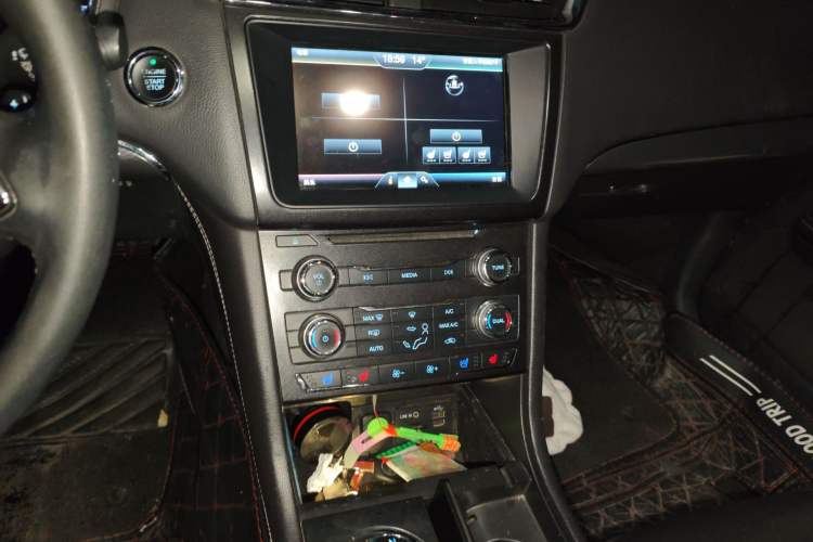 Used Ford Taurus 2015 EcoBoost 245 Fashion Edition Audio And AC Panel