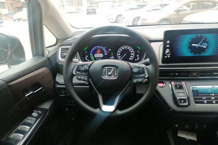 Used Honda Odyssey 2024 2.0L eHEV Sharp & Smart Edition