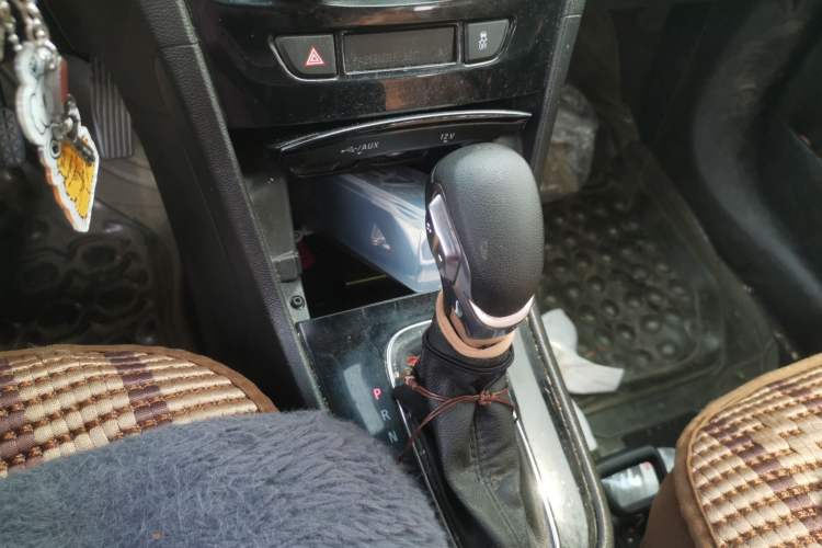 Used Buick Encore 2015 1.4T Automatic Two-Wheel Drive Urban Elite Version Gear Lever