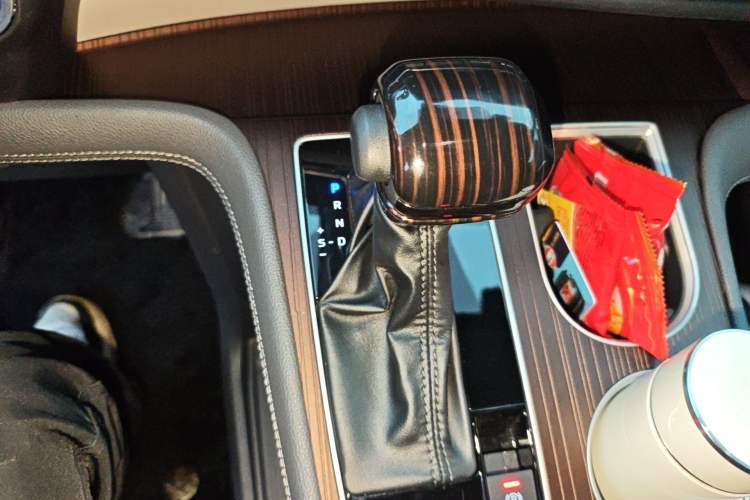 Used Toyota SIENNA 2023 2.5L Hybrid Comfort Edition Gear Lever