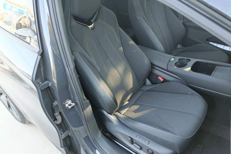 Used Volkswagen ID.UNYX 2024 Pro Long-Range Version