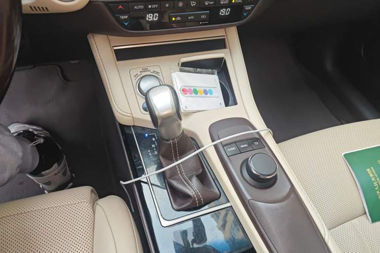 Used Lexus ES 2015 200 Elite Edition Gear Lever