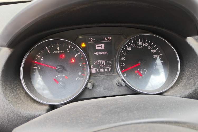 Used Nissan Qashqai 2011 2.0 XV Lea CVT 2WD Odometer Close Up