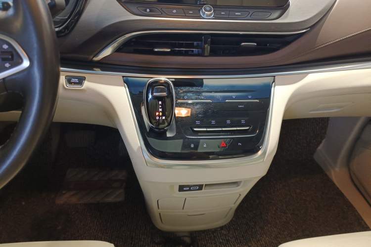 Used Buick GL8 2021 Land Cruiser Executive Class 652T Luxury Model Gear Lever