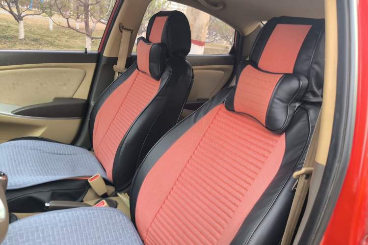 Used Hyundai Verna (older generation) 2010 Sedan 1.4L Manual Comfort GS Left Front Seat