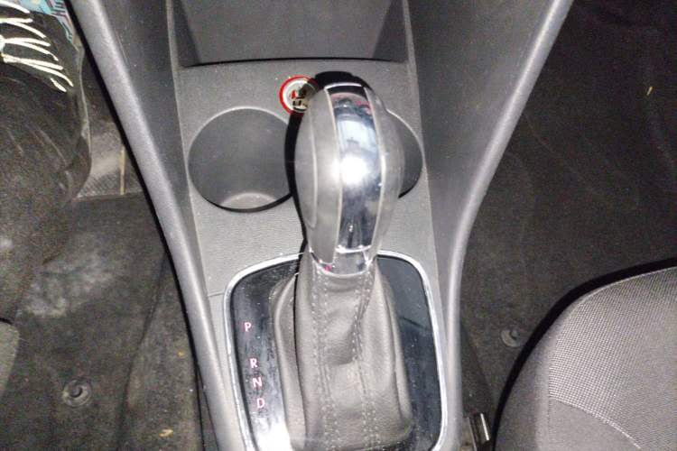 Used Volkswagen Polo 2016 1.6L Automatic Comfort Model Gear Lever