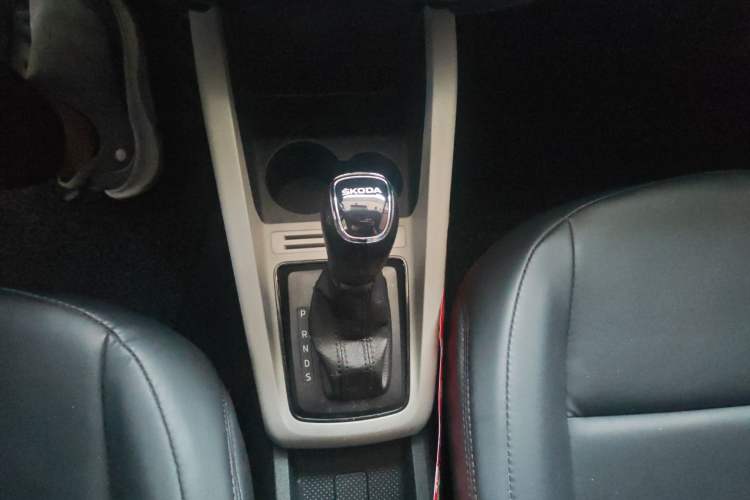 Used Skoda Fabia 2015 1.4L Automatic Front-Drive Model Gear Lever