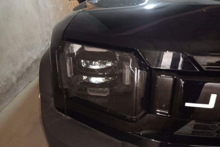 Used JETOUR Traveler 2023 2.0T All-Wheel Drive Conquer PRO Right Front Headlight