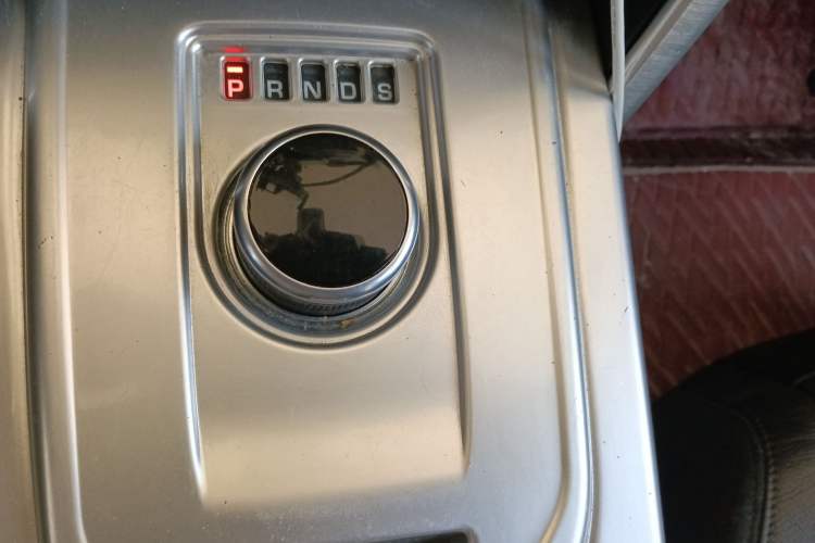 Used Land Rover Discovery Sport 2018 240 PS SE Version Gear Lever