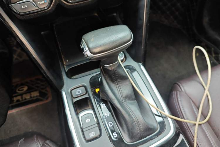 Used GAC Trumpchi GS4 2018 235T Automatic Two-Wheel Drive Elite Millionth Anniversary Edition Gear Lever