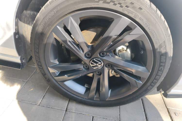 Used Volkswagen Golf 2021 280TSI DSG R-Line Right Front Wheel Hub