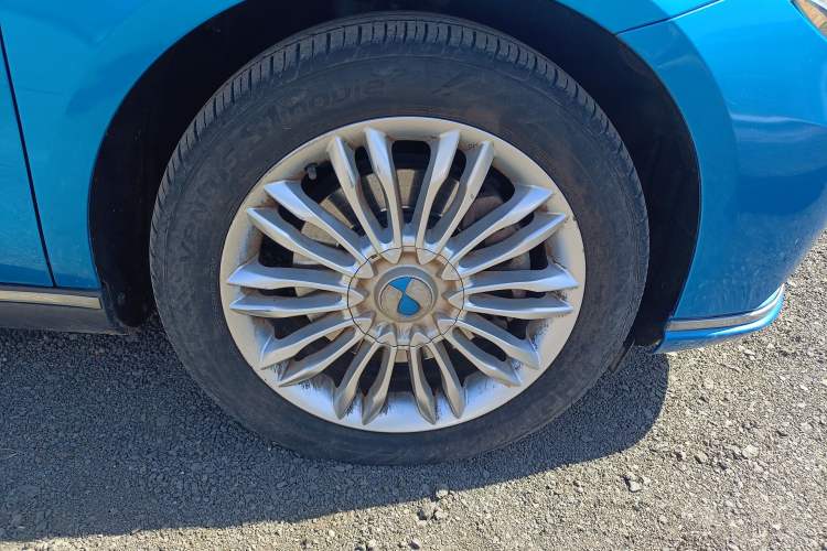 Used Denza 2017 Deluxe Edition Right Front Wheel Hub