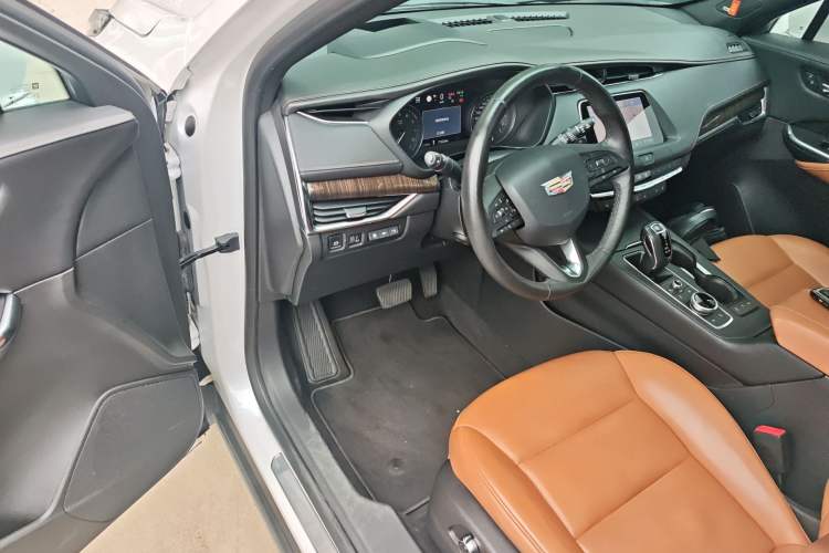 Used Cadillac XT4 2018 28T 4x4 Platinum Edition