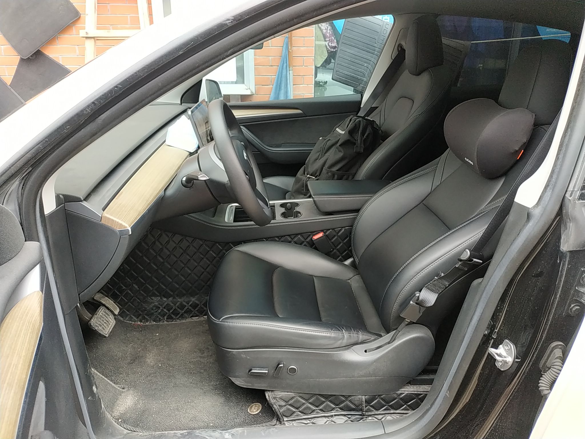 Переднее сиденье в автомобиле