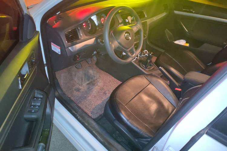 Used Volkswagen Lavida 2015 1.6L Manual Fashion Edition
