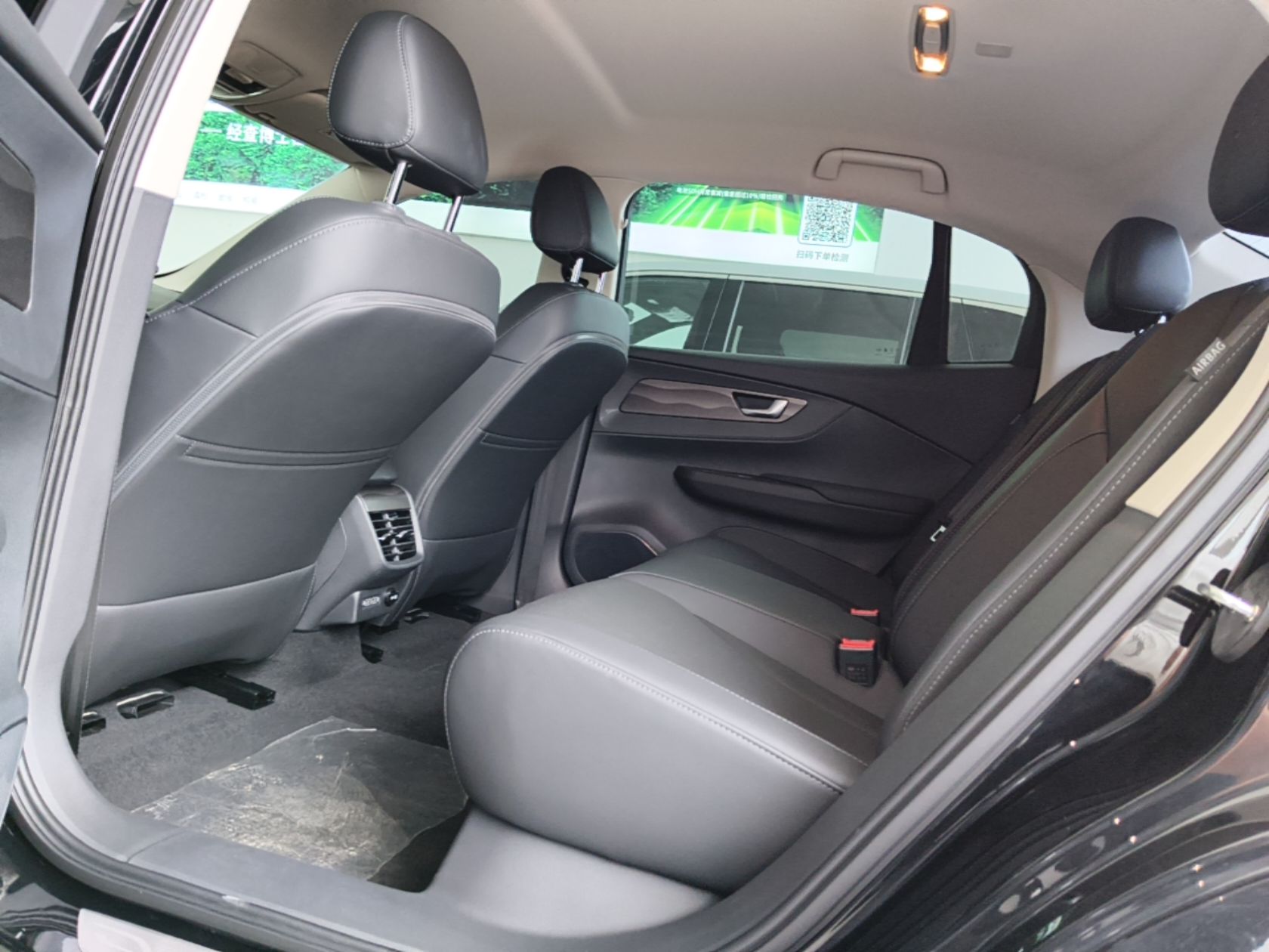 Hongqi E-QM5 2024 450km Range Commuter Version — снимка 20